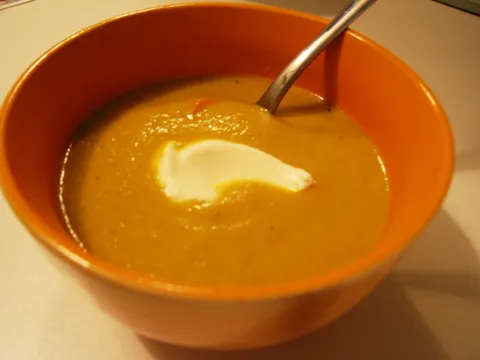 Krem juha od povrća i gljiva s vrhnjem