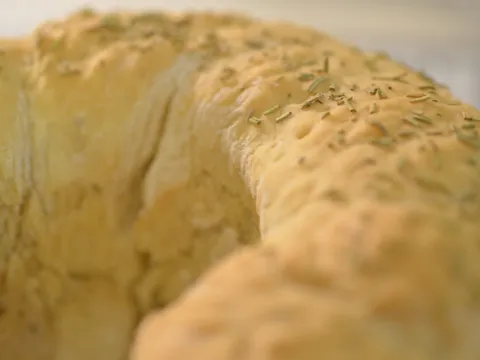 Kruh s maslinama i ružmarinom III