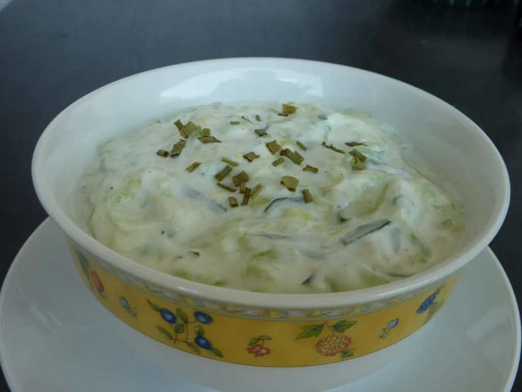 Tzatziki - grčka salata od krastavaca i jogurta