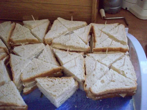 Koktel sendviči od toast kruha