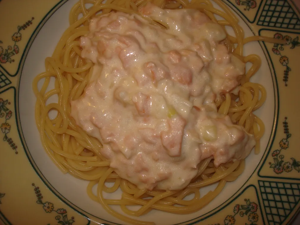 Špageti s lososom i parmezanom