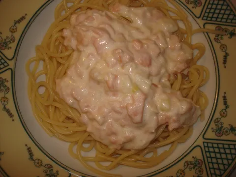 Špageti s lososom i parmezanom