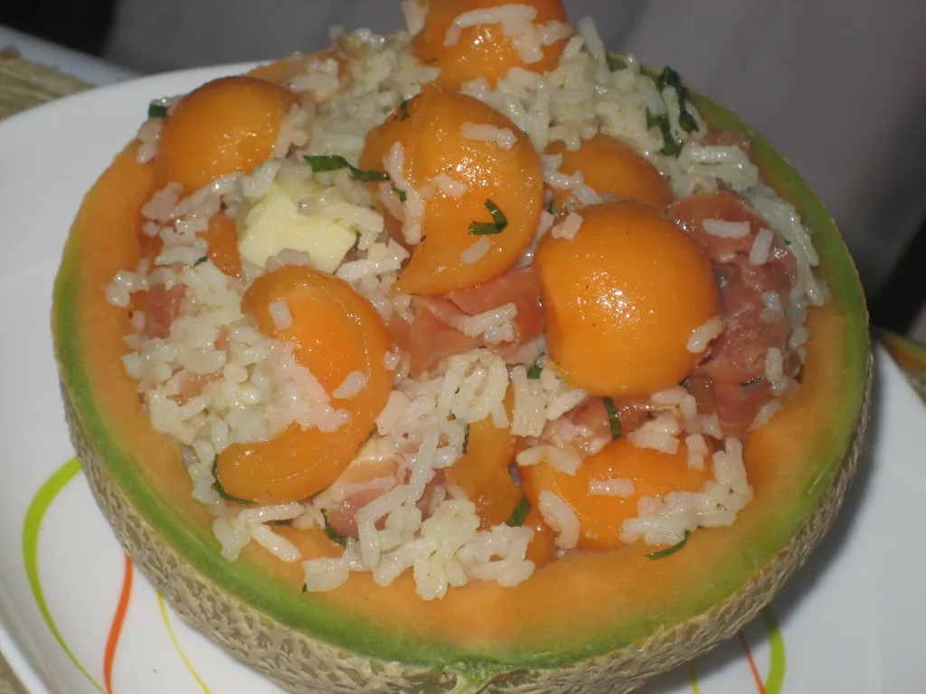 Salata od riže u dinji