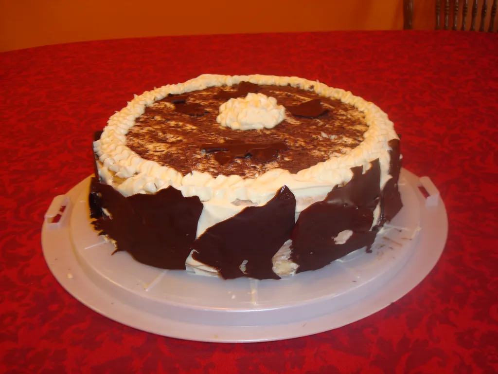 Nepecena torta sa bijelom i mlijecnom cokoladom