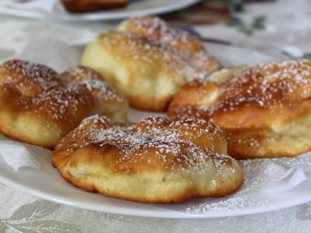 Prspajle/ Pispalje/ Privrte (fried sweet pastries)