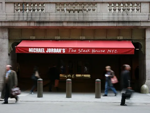 Vegeta u restoranu Michaela Jordana u New Yorku