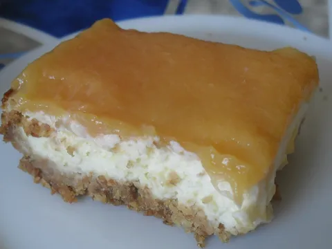 Cheesecake s preljevom od breskve