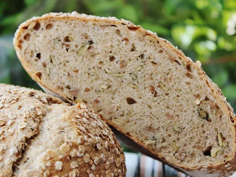 Kruh sa razenim zrnjem i sjemenkama buce ( Kernebrød )
