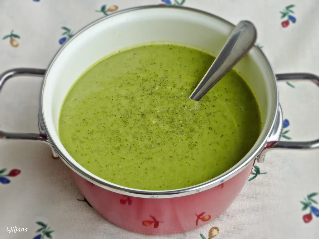 Jednostavna krem juha od tikvica i brokule