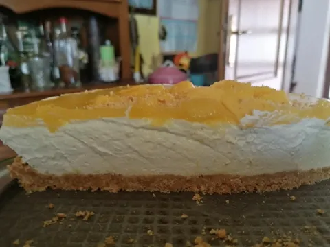 Nepecena torta od sira s mangom