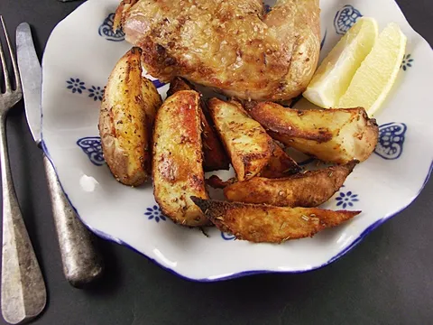 Pečena piletina i krompir sa istim začinima