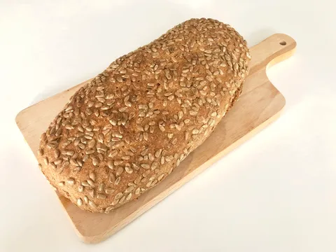 Kruh sa suncokretovim sjemenkama