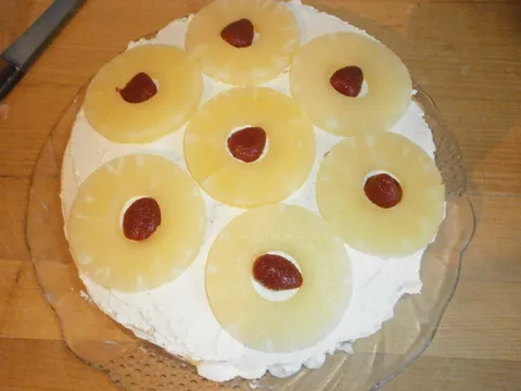 Torta s ananasom