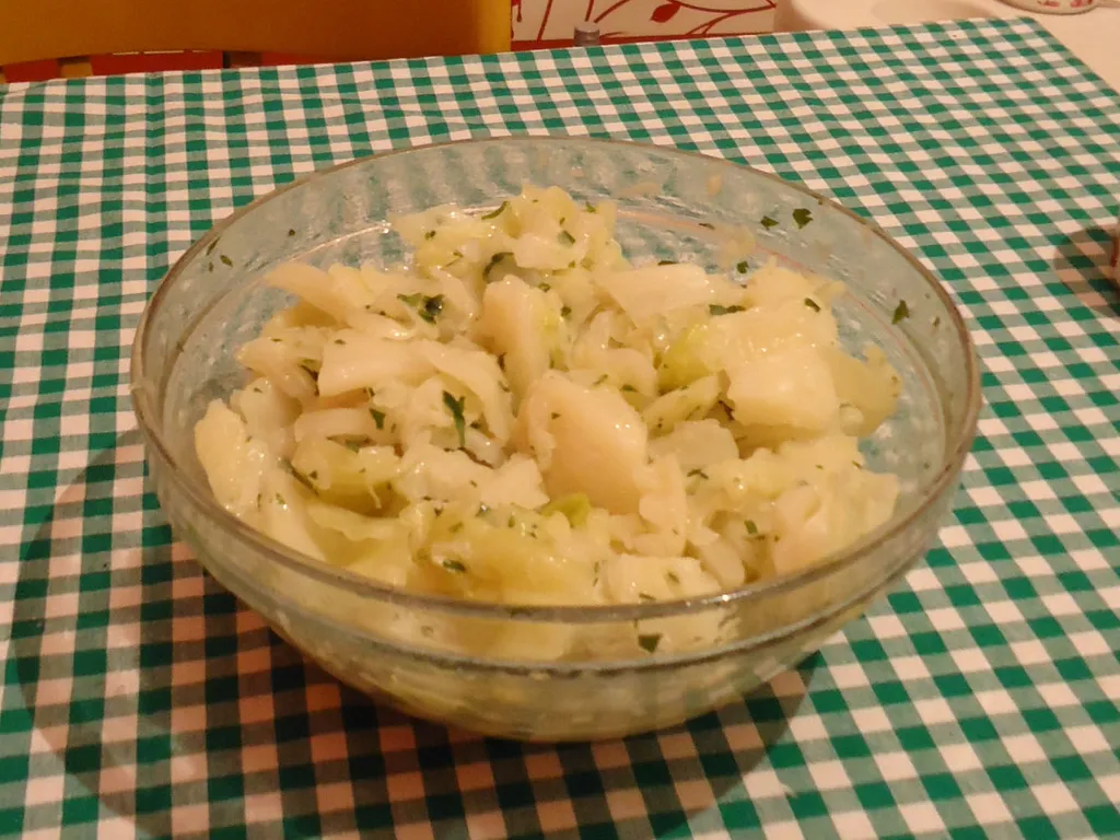 Salata od kuvanog kupusa