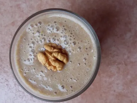 Kruška-orasi banana smoothie