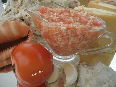 Pesto od paradajza
