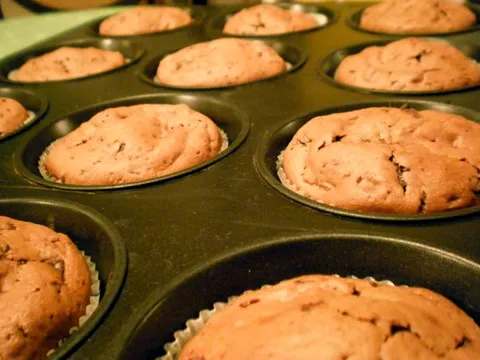 Muffini s čokoladom i muffini s višnjama