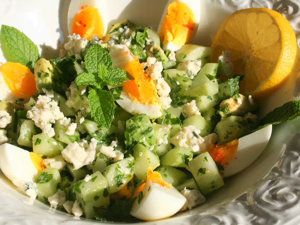 Avokado i krastavac salata