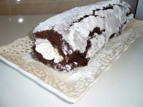 Squidgy Chocolate Log by Delia Smith