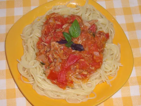 Špageti sa tunjevinom i paradajzom