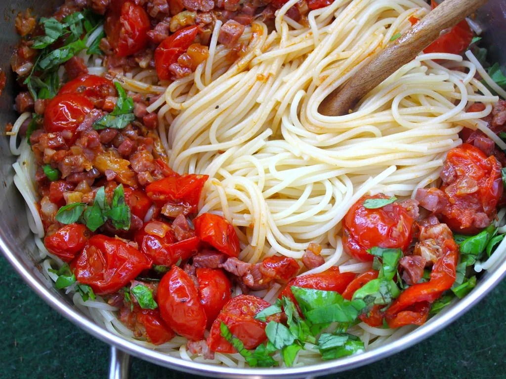 Spaghetti u umaku od pecene rajcice