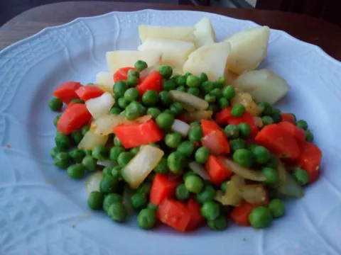 Šareno povrće sa mladim krumpirom