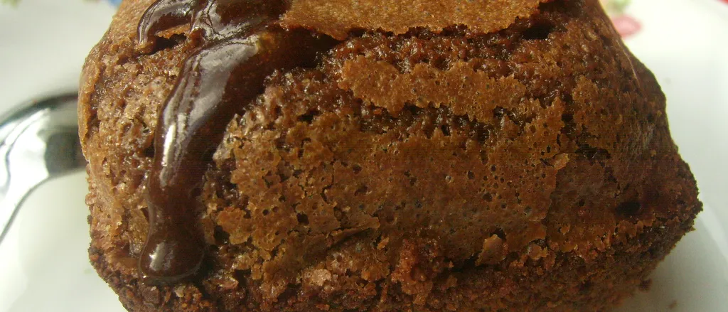Cokoladni lava kolac