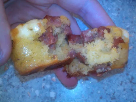 Jorkširski puding (muffin) s kobasicom i sirom