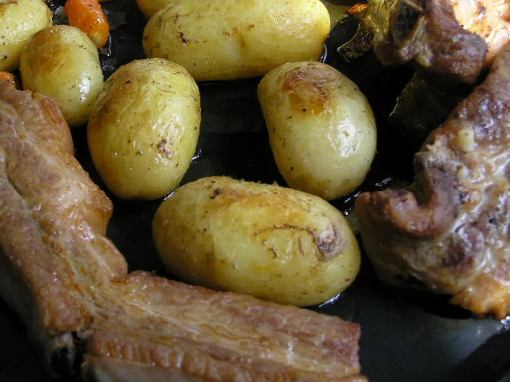 Svinjska rebrica i mladi krumpir