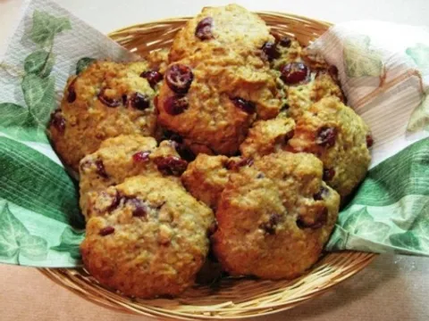 Oatmeal raisin cookies by Behar