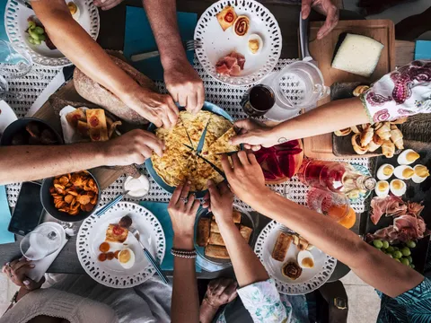 Najnoviji trend - social dining - jer svi vole jesti u društvu