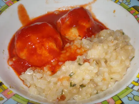 Ćuftice od piletine u paradajz sosu