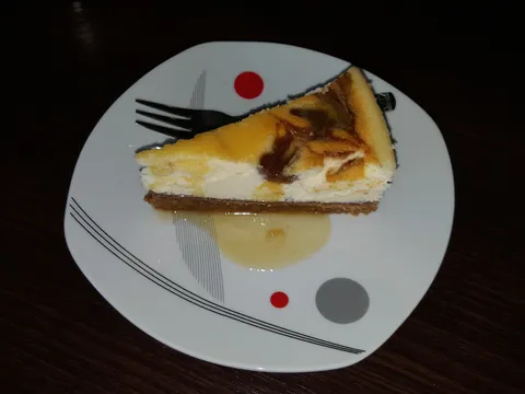 Cheesecake s kikiriki maslacem i karamel sirupom