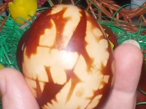 Jaja šarana selotejpom