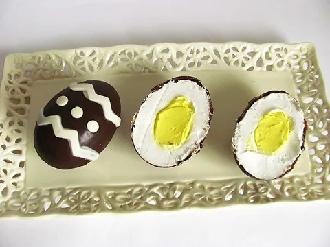 Čokoladna jaja sa kremom od kokosa