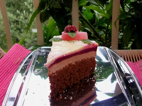 Raspberry-nougat cake