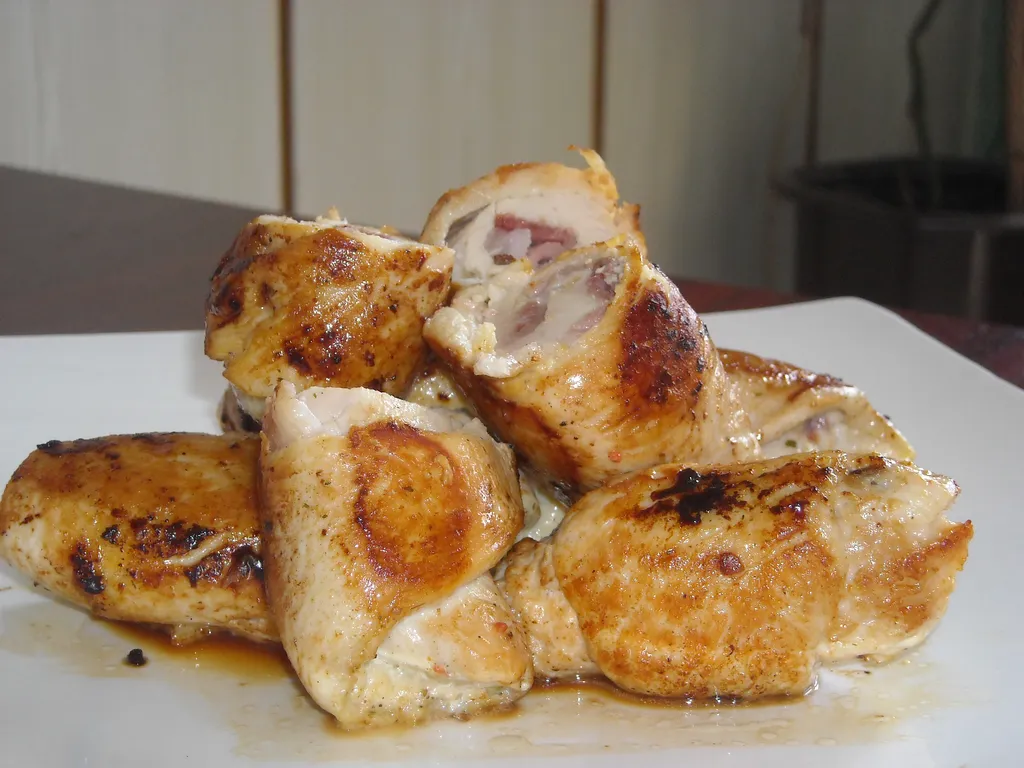 Rolovana piletina sa slaninom i sirom