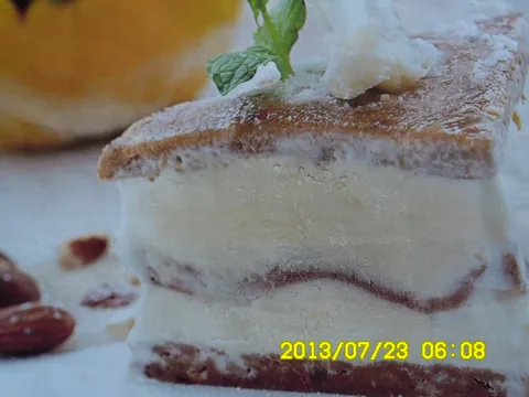 Amaretto vanilla cake