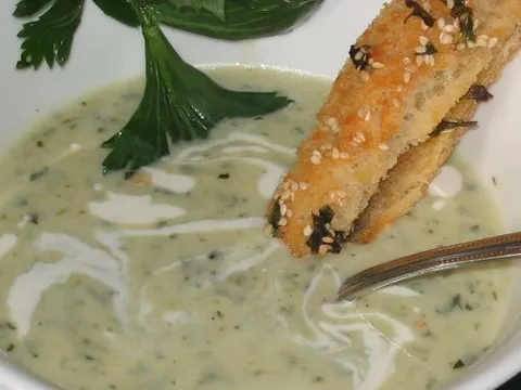 Supa od celera sa susam štapićima