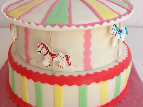 Ringispil torta (Carousel cake)