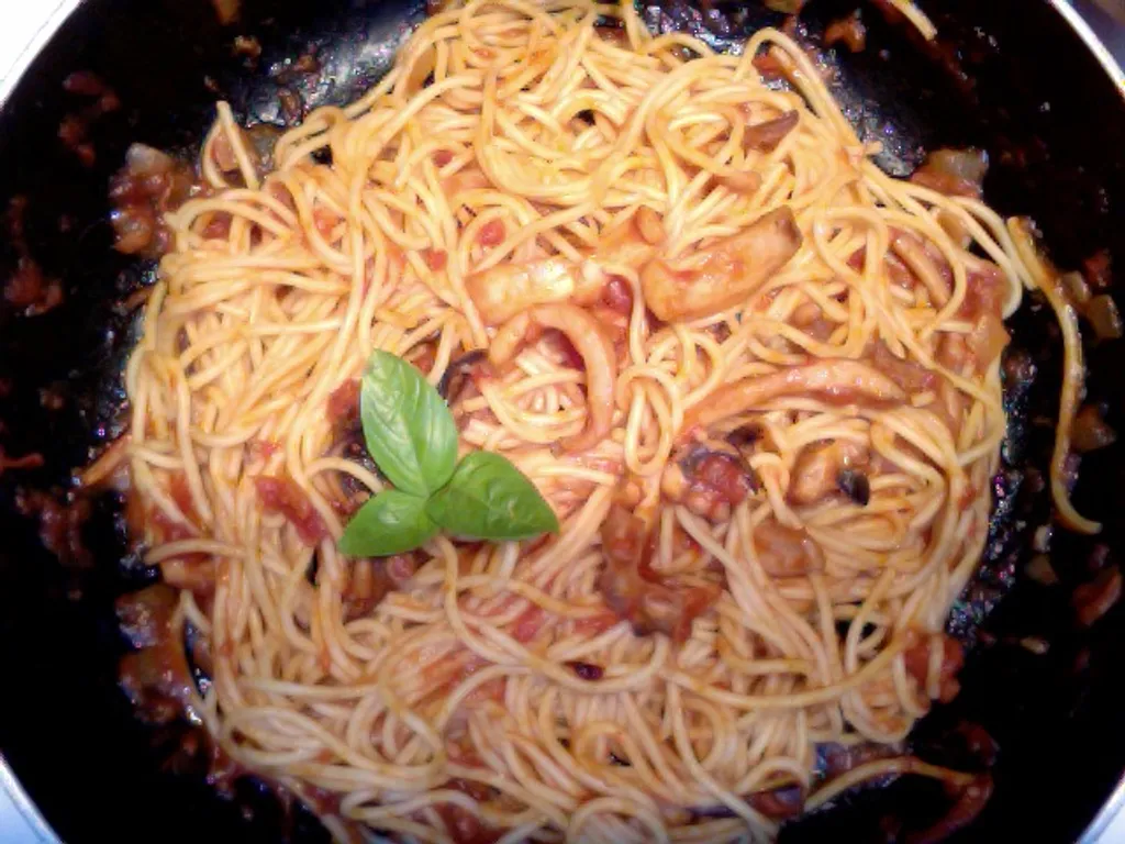 Spaghetti sa sipama