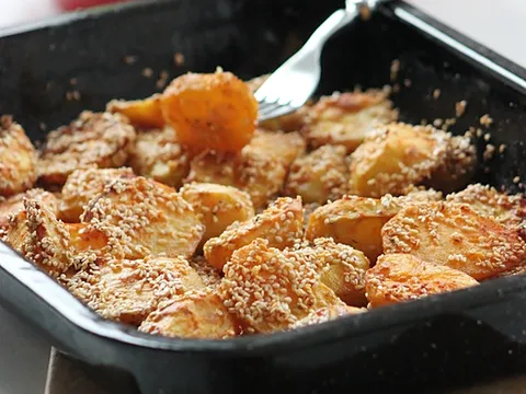 Pečeni sezam krumpir