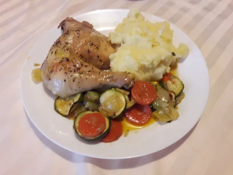 Piletina s povrćem i krumpirom