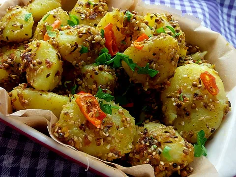 Curry krumpir sa sezamom