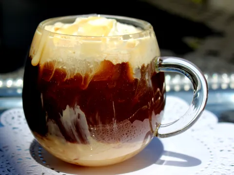 Ledena kafa sa kondenzovanim mlekom ( vijetnamska hladna kafa )
