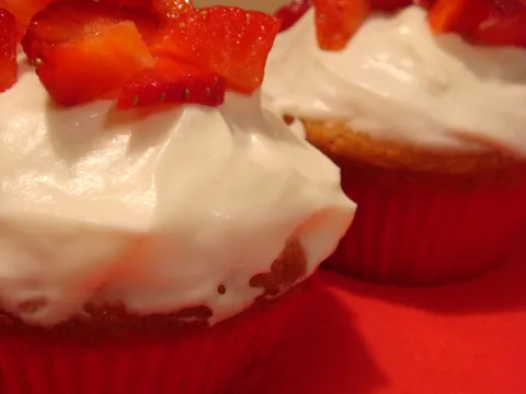 Strawberry cheesecake muffins
