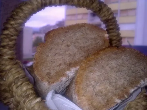 Kruh pecen na ploci - olili