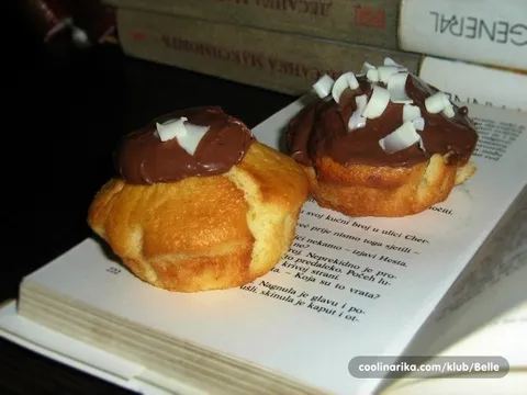 Vanila muffini sa belom čokoladom i nutelom