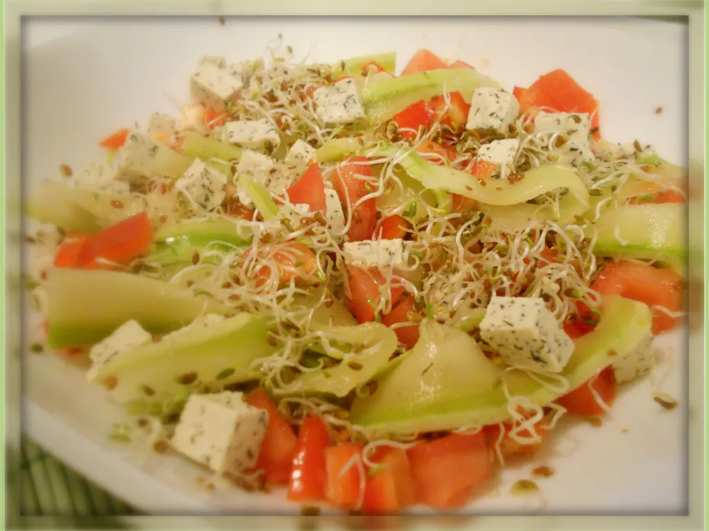 "Alfa - alfa" veganska salata sa klicama