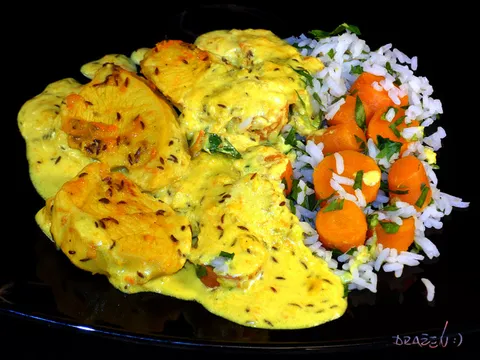 * Pureći medaljoni u umaku od naranče, kurkume i kima s rižom i mrkvom ... kalorije: 550